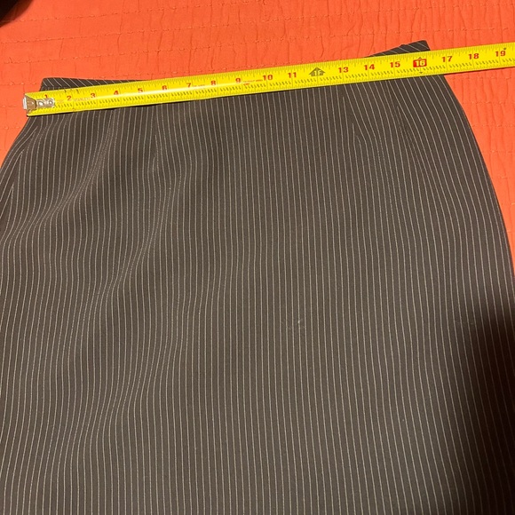 Classic 3 piece Tahari pin stripe suit with jacket, skirt and pants - Picture 2 of 7